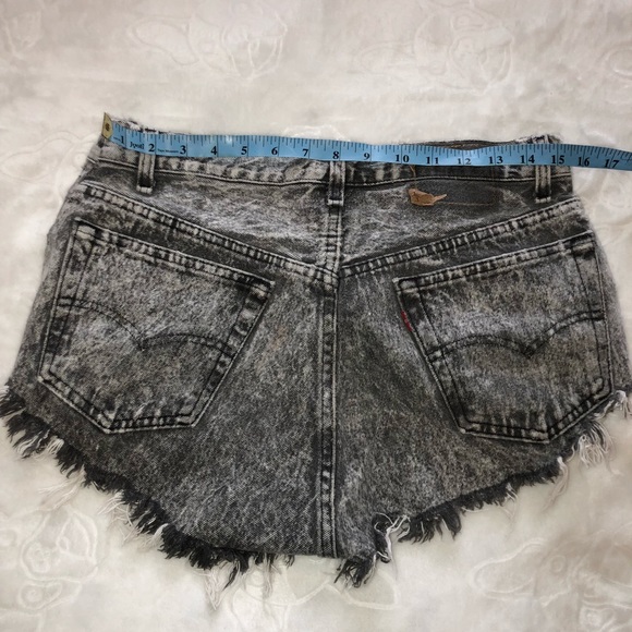 Vintage LEVIS High waisted shorts size 30 Greywash - Picture 5 of 5